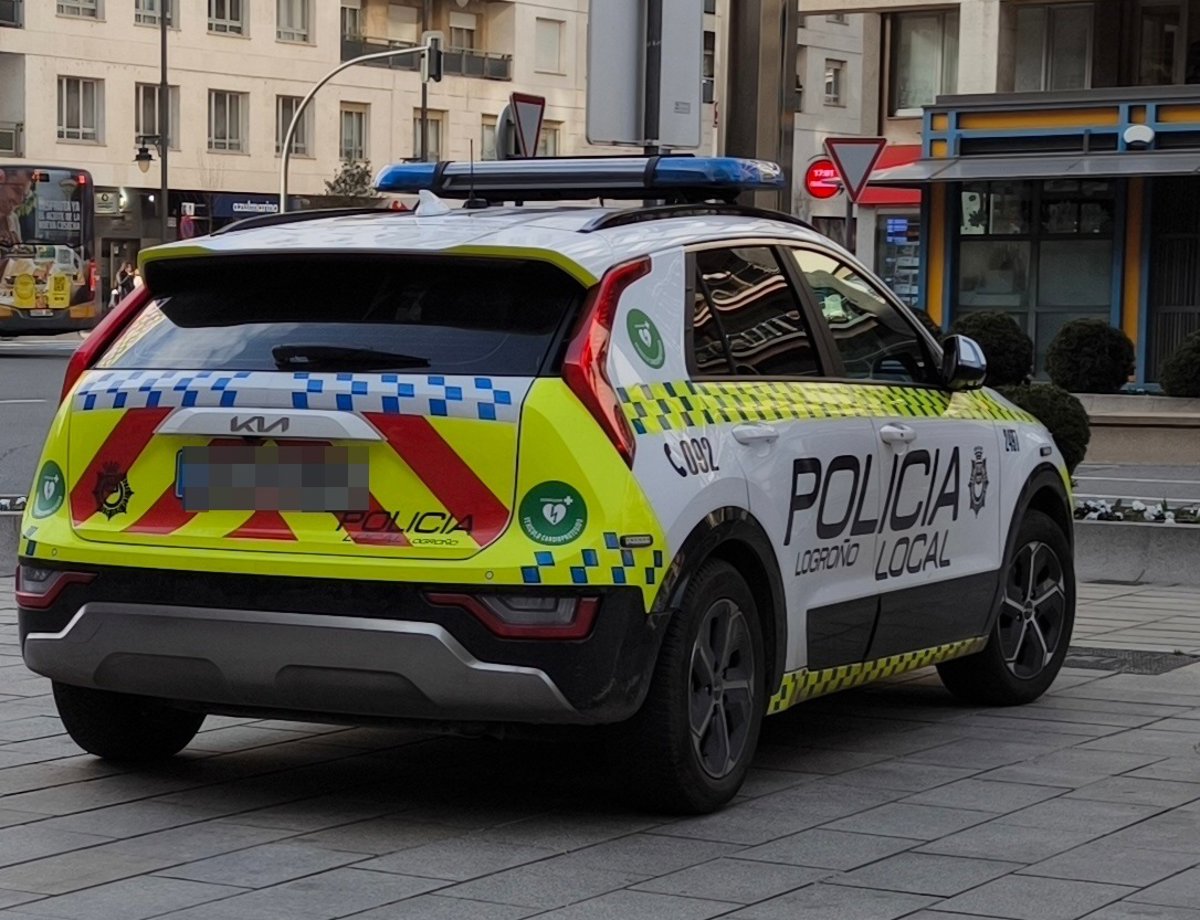 La policía local realizó 61 denuncias durante el fin de semana, 40 por orinar en la calle