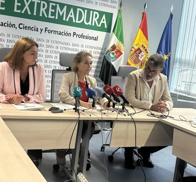 Extremadura abrirá 333 plazas para docentes en 2026, incluyendo maestros y profesores de FP