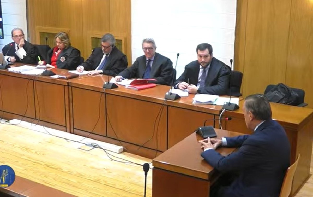 Un amigo de Villanueva señala que el consejero impulsaba la idea de favorecer a empresarios locales