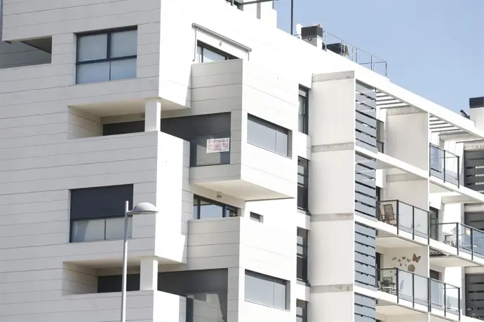 Cpar indica que Lardero enfrenta el aumento del precio de la vivienda por los retrasos en licencias