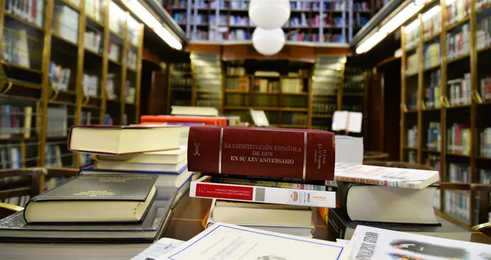 La Asamblea celebra el Día de las Bibliotecas y ofrece más de 23,000 títulos en español a los