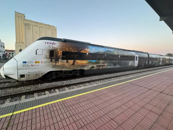 Tres trayectos del Tren Turístico Temático destacan la riqueza natural e histórica de Cáceres