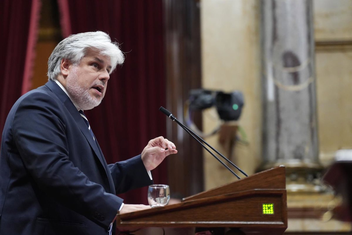 Junts solicita un debate en el Parlament sobre la crisis del ascensor social.