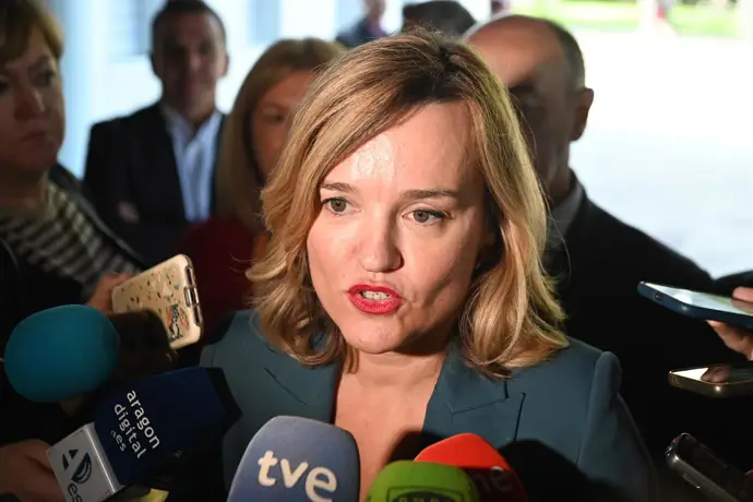 Pilar Alegría solicita a PP y Vox que dejen de lado su confrontación, pues comparten el mismo