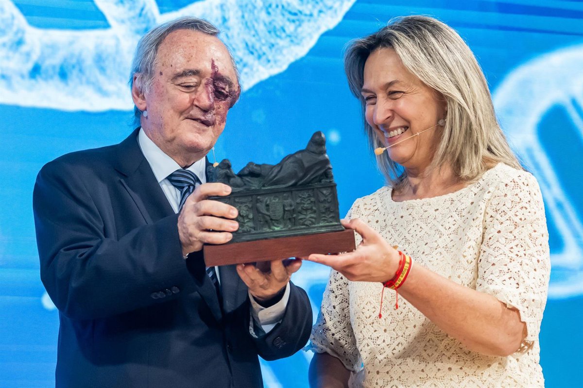 Mariano Barbacid es galardonado con el Premio Valores Humanos y Culturales en el inicio del curso