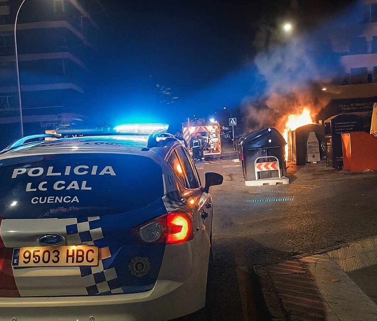 Bomberos y Policía de Cuenca atienden un incendio en un contenedor de Princesa Zaida