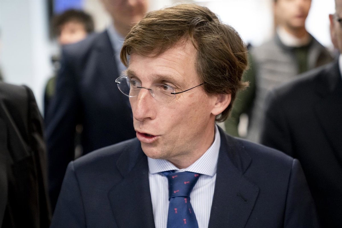 Almeida critica el "revanchismo" del Gobierno y lo desafía a instalar una placa en la Checa de