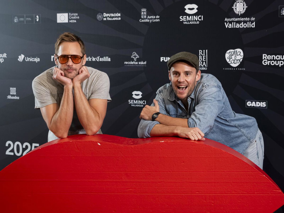 En cada encuentro, el deseo y la sumisión se entrelazan con Alexander Skarsgård, todo encaja