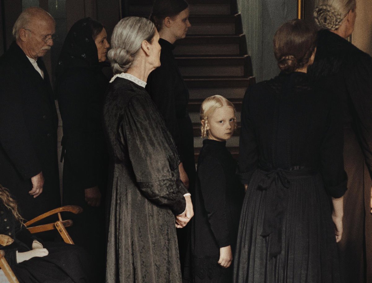 Mascha Schilinski indaga en los traumas generacionales de cuatro mujeres en 'Sound of falling'
