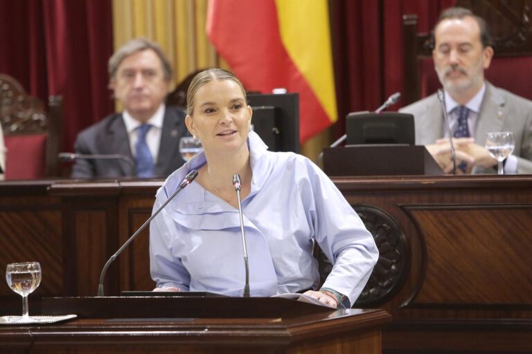 Prohens respalda la mejora de servicios públicos y replica: "El PSIB carece de credibilidad