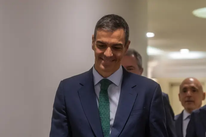 Sánchez sale satisfecho tras su largo interrogatorio en el Senado y Bolaños califica de "gran