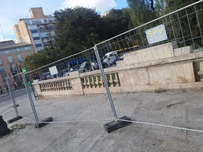 La UPV elaborará un informe técnico para restaurar la balaustrada de la plaza de la Crida