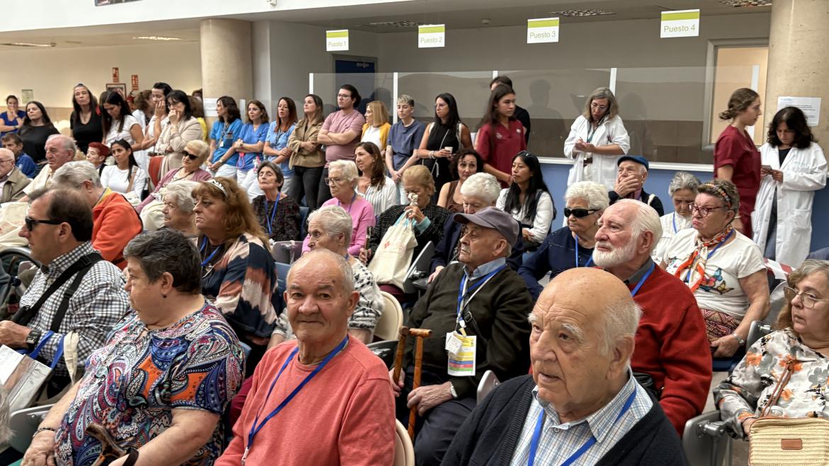 El Hospital Infanta Cristina organiza una jornada sobre envejecimiento saludable para mayores.