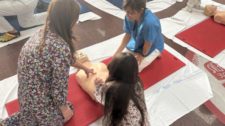 El hospital Infanta Cristina ofrece formación en reanimación cardiopulmonar para adultos y niños