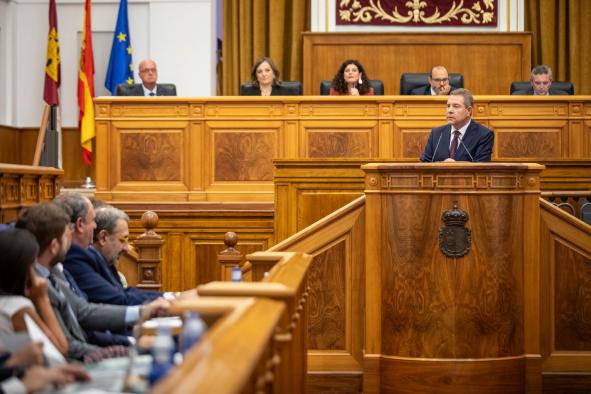 El presidente de Castilla-La Mancha expresa su preocupación por la escasez de...