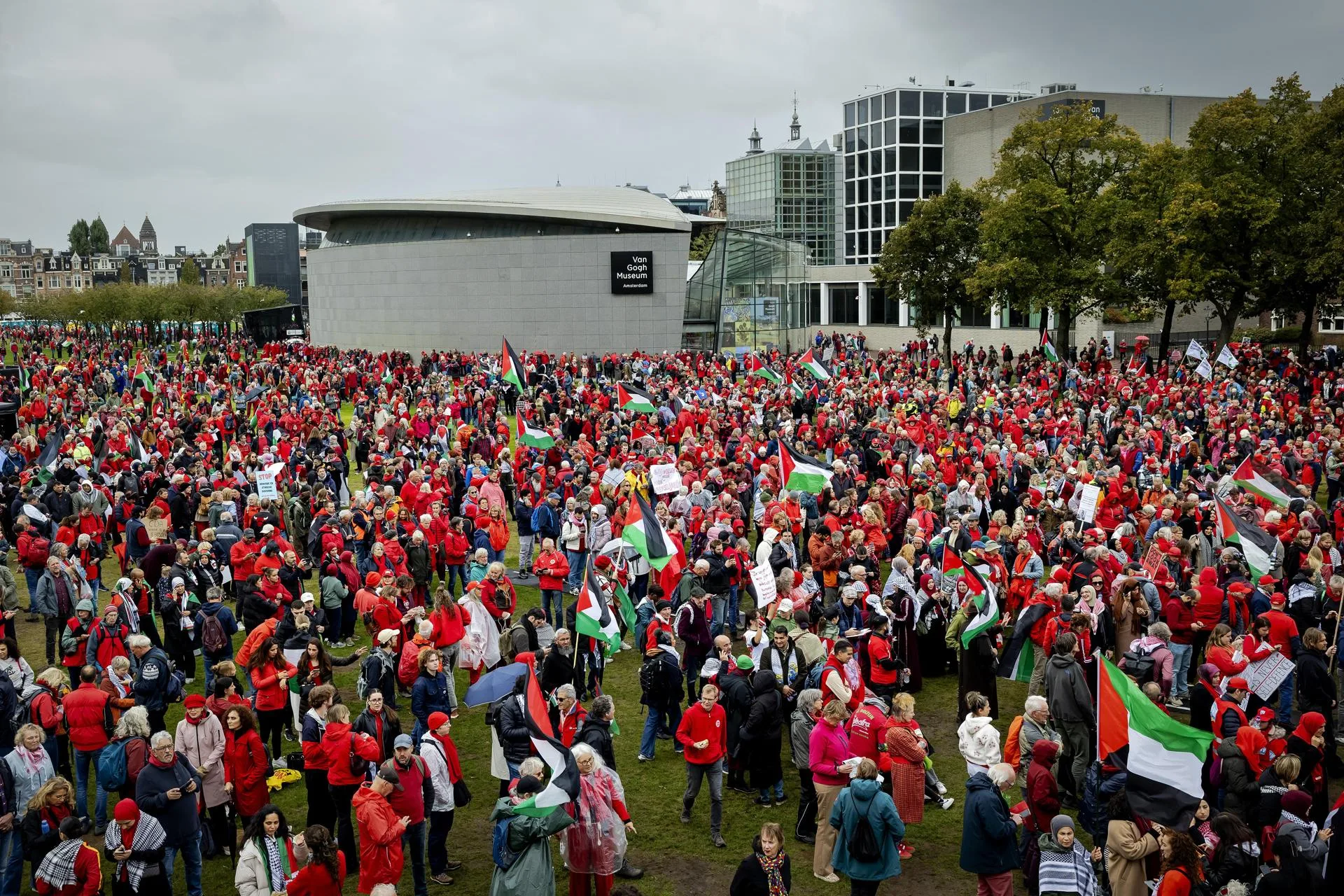 Cientos de miles de personas se manifiestan en Ámsterdam pidiendo acciones contra Israel