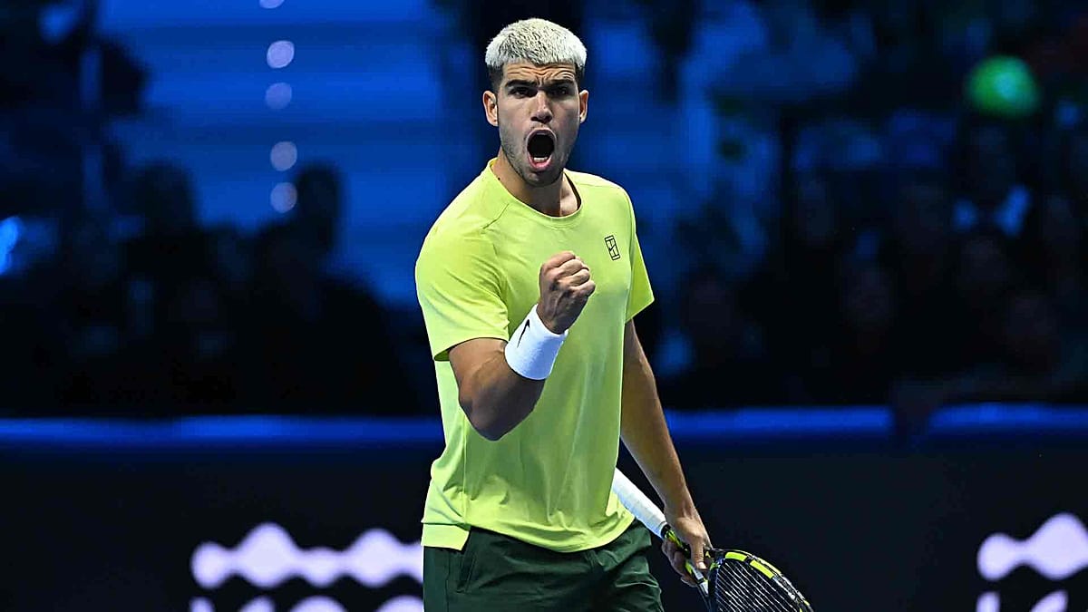 Alcaraz arrasa con De Miñaur en las ATP Finals 2025 de Turín y avanza con fuerza en el torneo