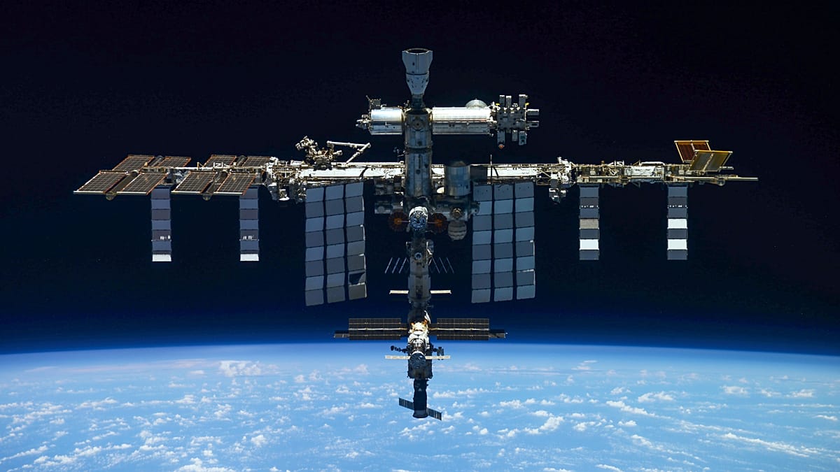 Reflexiones sobre 25 años de actividad humana en la estación espacial internacional