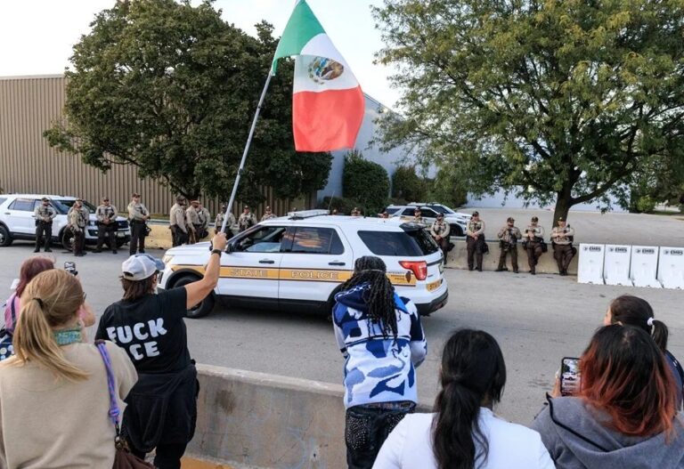 El 64 % de los latinos en EE.UU. rechaza a Trump, y el 41 % teme un arresto migratorio