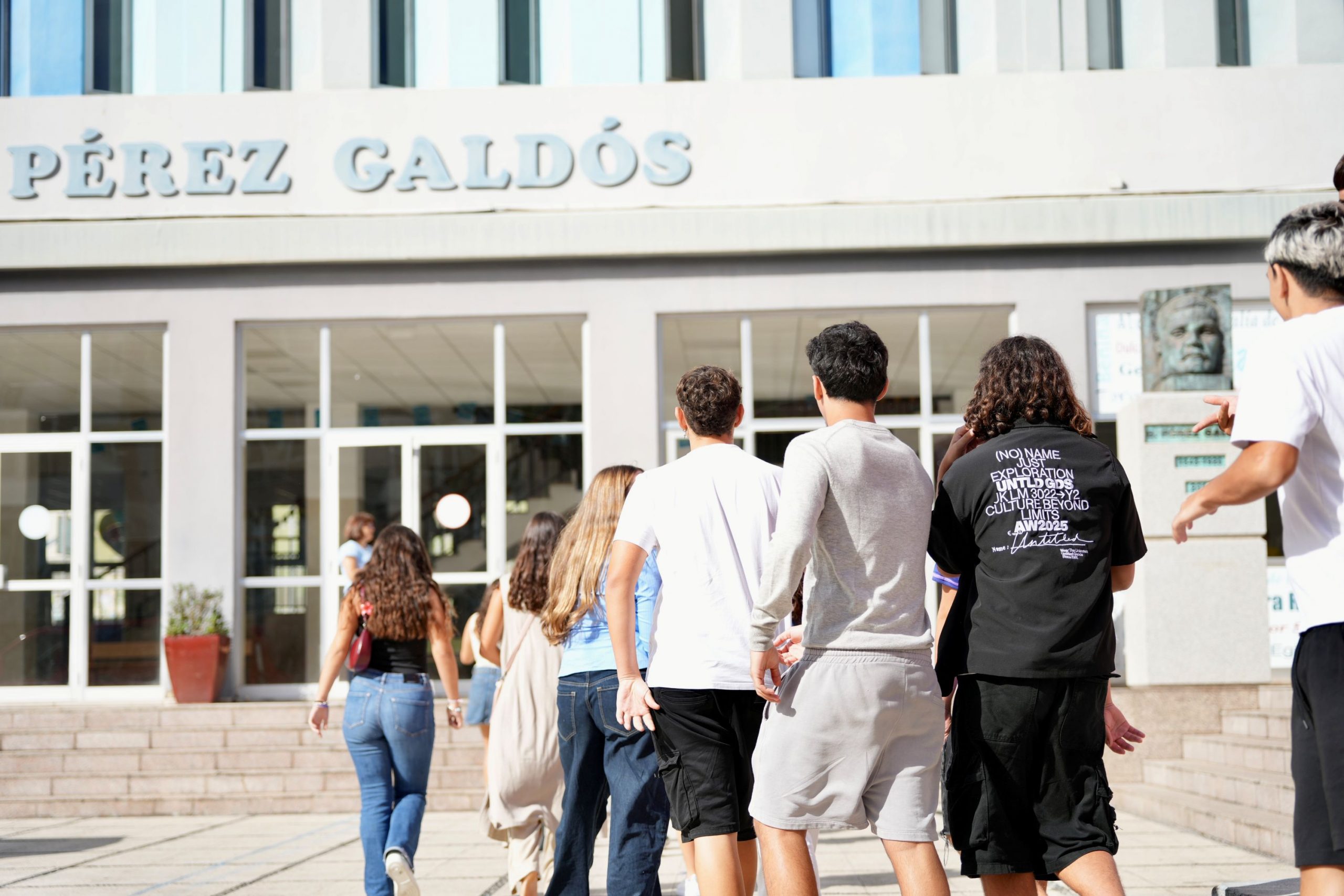Educación otorga los premios extraordinarios de bachillerato a estudiantes destacados en su