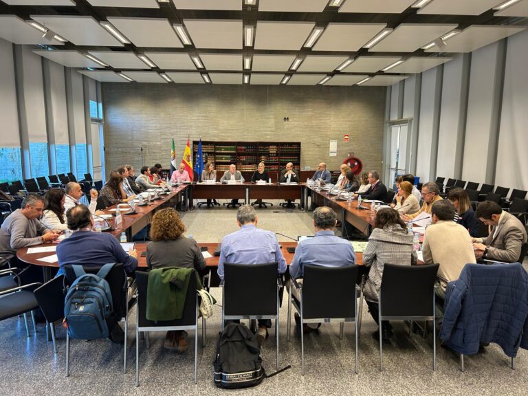 La Junta de Extremadura lanza la mayor oferta de empleo público en más de una década con 2.376
