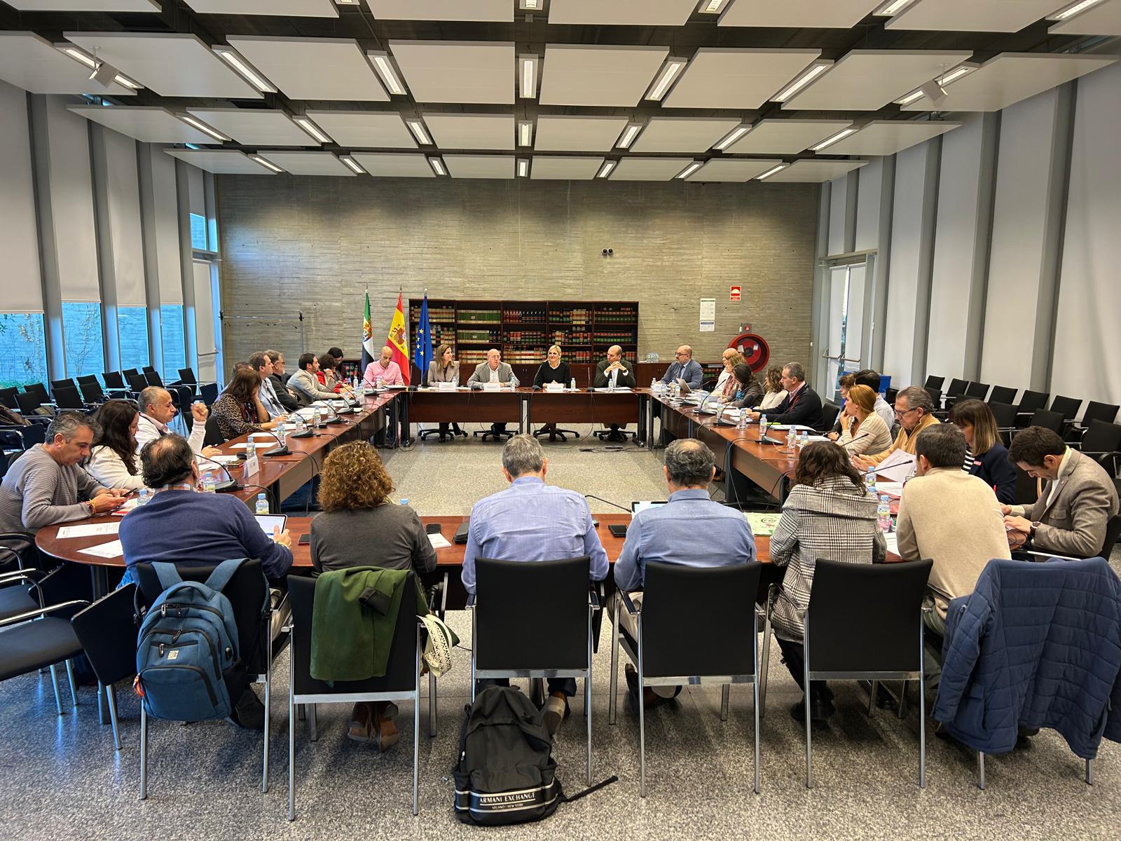 La Junta de Extremadura lanza la mayor oferta de empleo público en más de una década con 2.376