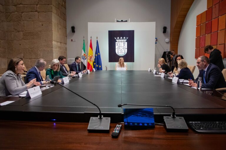 El Consejo de Gobierno destina 7,5 millones a apoyar la contratación de 600 desempleados en la