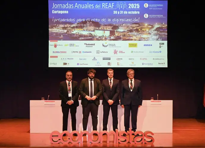 López Miras resalta la robustez y estabilidad de la economía regional ante 400 expertos en