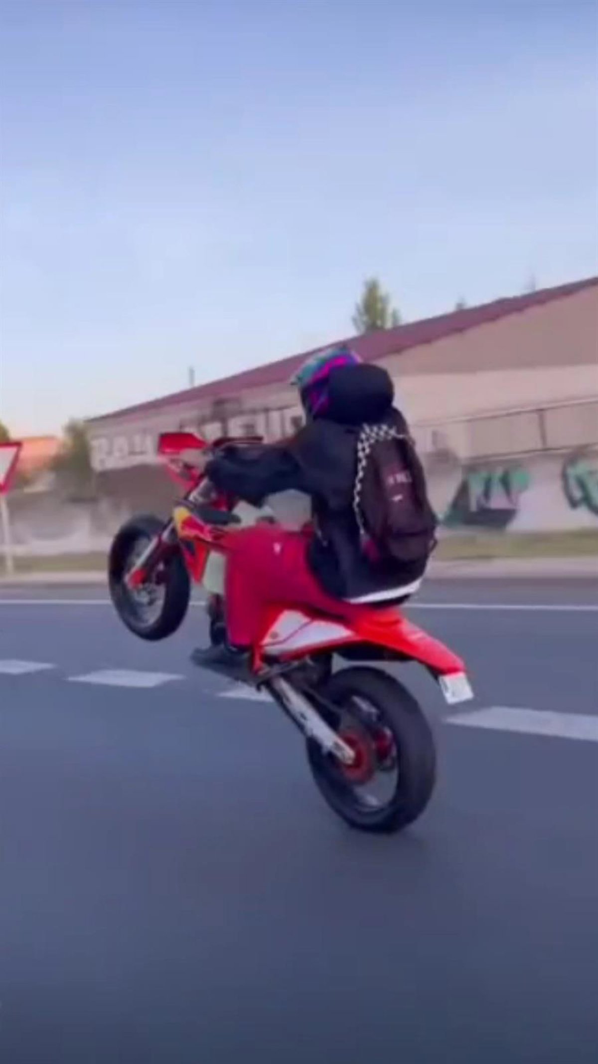 La Guardia Civil identifica e investiga al motorista que presumía de sus infracciones en redes