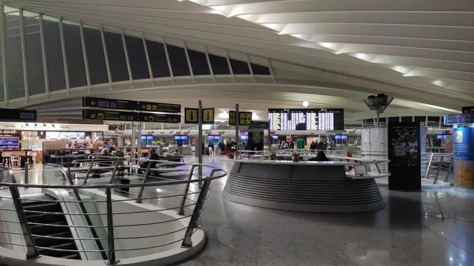 El mal tiempo retrasa el aterrizaje en el aeropuerto de Bilbao de un vuelo que llega desde Madrid