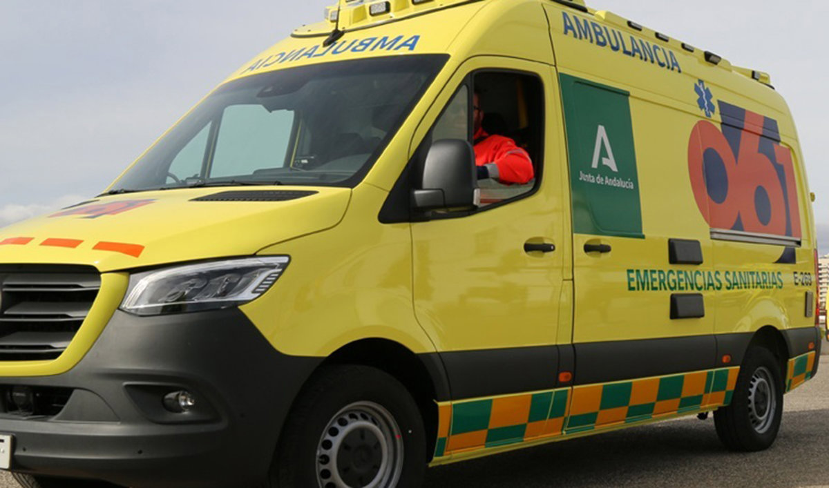 Fallece un conductor tras chocar su coche contra un camión en la AP-7, cerca de Mijas, Málaga