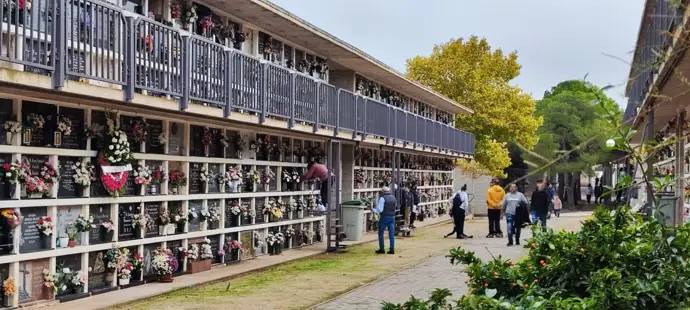 Cerca de 39.000 personas visitan el cementerio de Torrero para homenajear a sus seres queridos