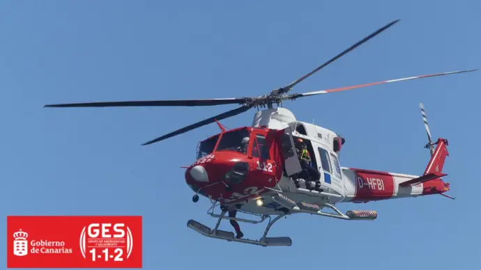Rescatan a un joven de 20 años en helicóptero del GES tras un incidente en la costa de Yaiza