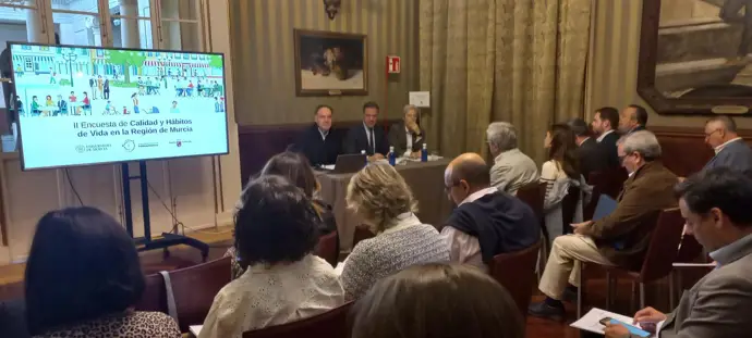 El 76% de los habitantes de la Región está muy satisfecho con su estilo de vida, indica un