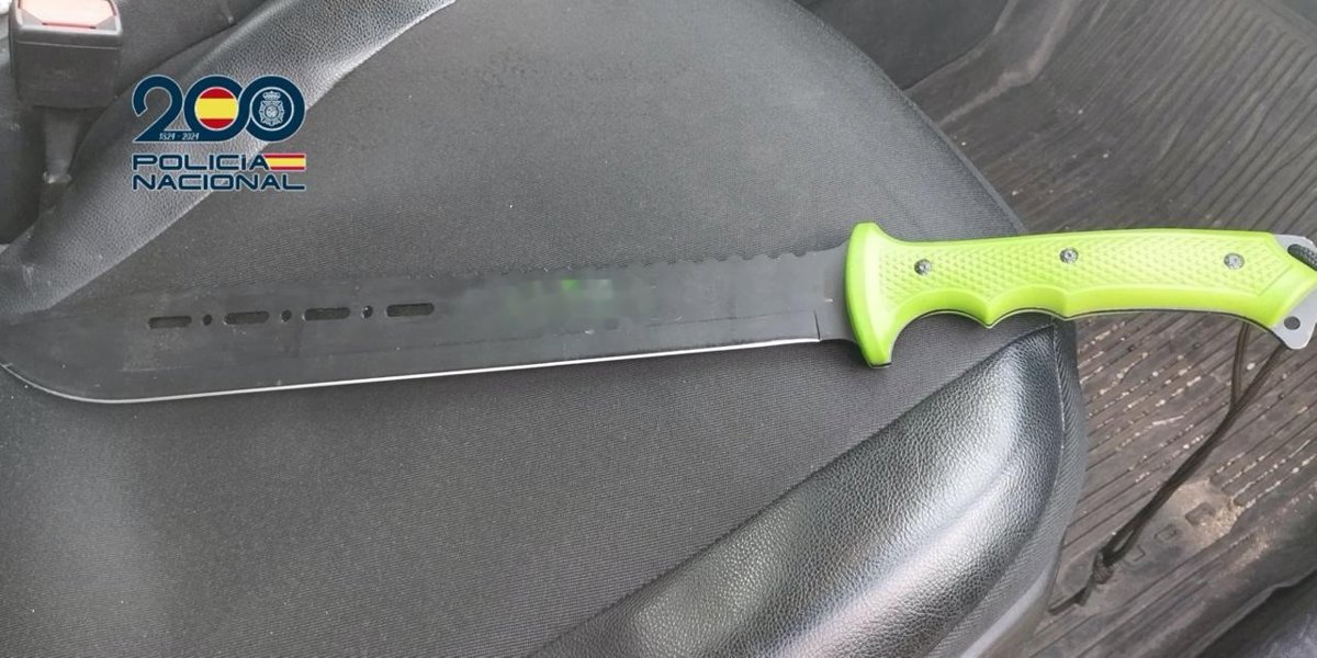 Detenido tras amenazar con un machete al entrenador de su hijo en un campo de fútbol en Hortaleza