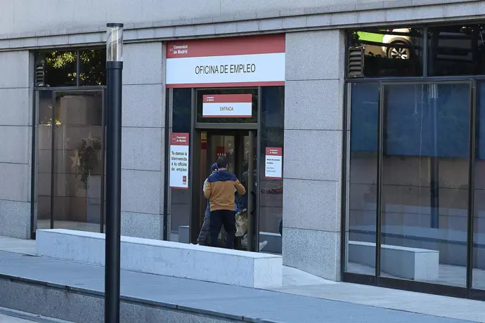 El paro desciende en 7.147 personas en octubre interanual en Extremadura, pero aumenta en 443