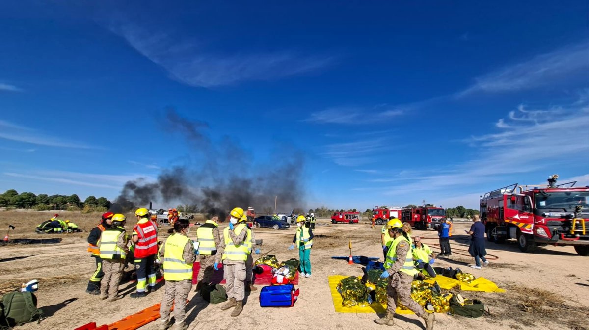 Más de 200 miembros participan en simulacro de accidente aéreo en el aeropuerto de Albacete