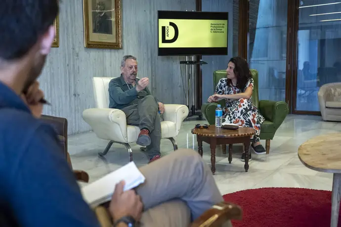 Toni Pastor, galardonado por la APDCV, exhorta a las instituciones a dialogar con los profesionales