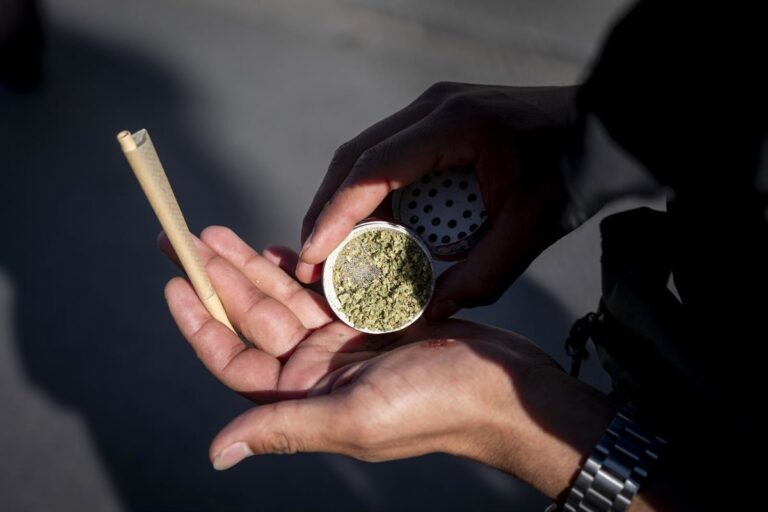 Los jóvenes de 14 a 18 años en Baleares son de los primeros en comenzar a consumir cannabis