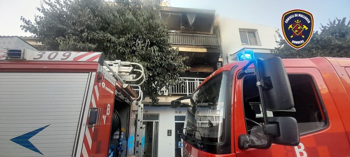 Una bombona de butano explota en un edificio de Portocolom, provocando un incendio sin heridos
