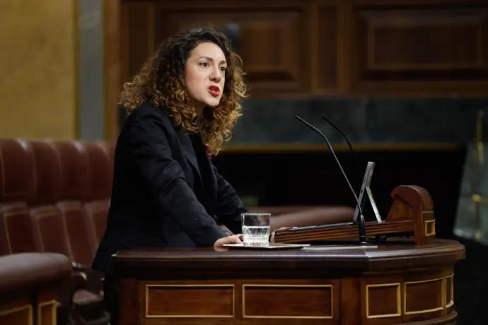 Junts persiste en una estrategia dañina al obstaculizar al Gobierno, según Sumar y el Tribunal