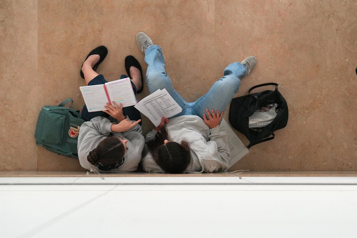 Las becas para universitarios que estudian fuera de La Rioja pueden solicitarse a partir de mañana