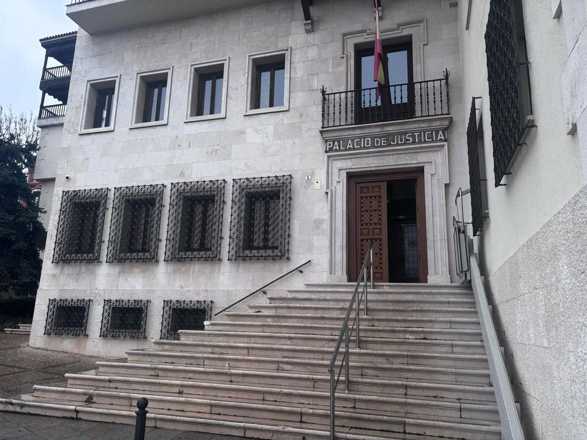 La Fiscalía solicita 12 años de inhabilitación y dos de prisión para el exdirector de la UNED