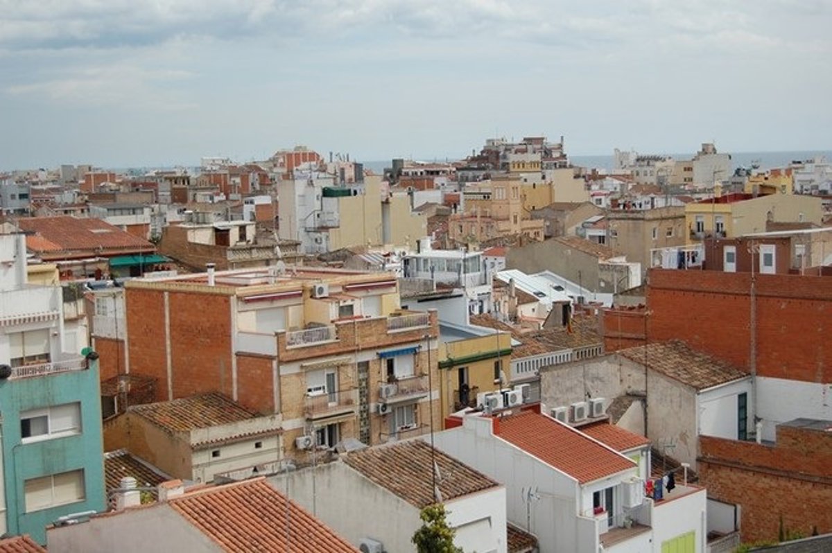 Fiscalía solicita al Govern que sancione a la empresa que alquiló infraviviendas en Badalona