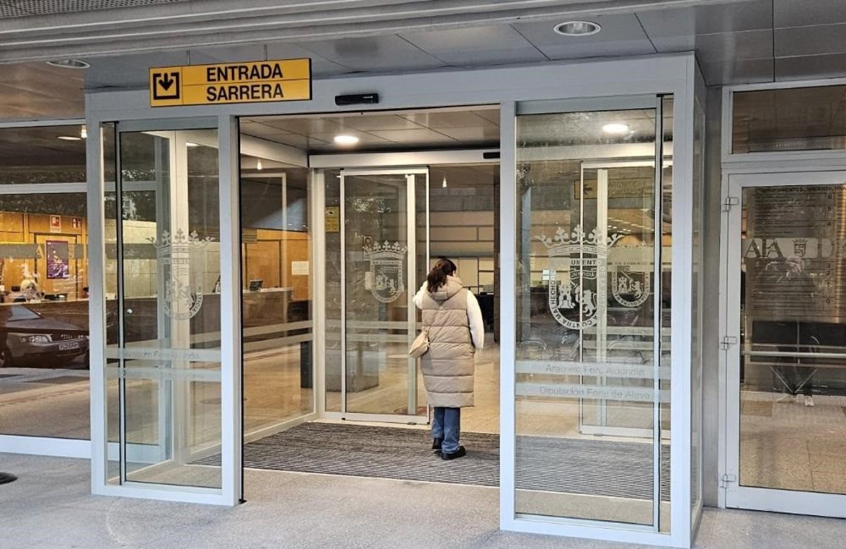 La Hacienda Foral de Álava destina más de 70.000 euros para mejorar la accesibilidad de su sede