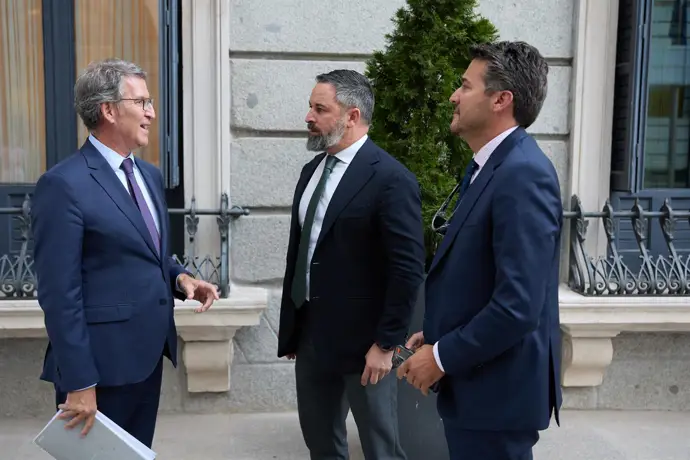 Moncloa prevé un acuerdo ágil entre Feijóo y Abascal para evitar elecciones tras la salida de