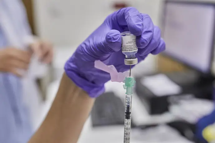 La vacunación contra la gripe y Covid-19 comenzará sin cita este lunes en trece localidades