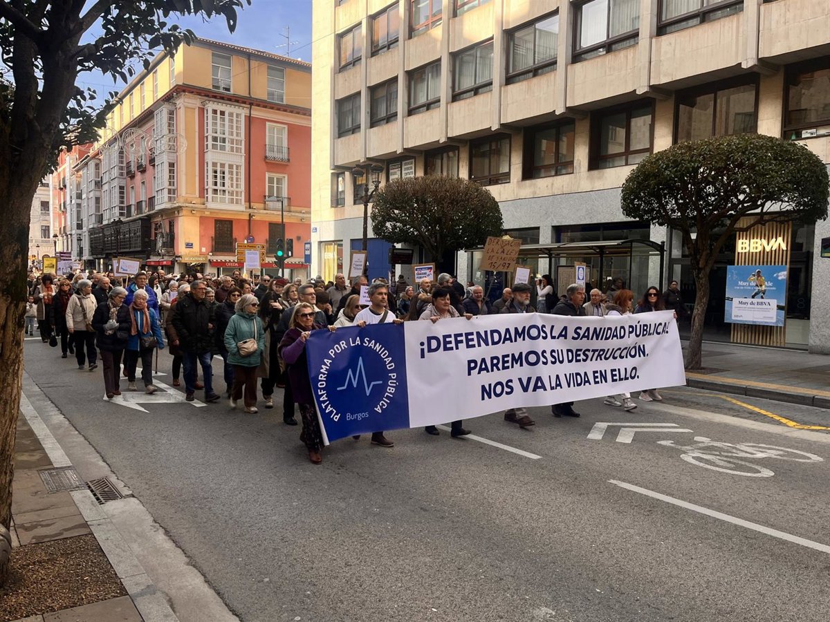 Cerca de 3.000 personas exigen la defensa de la sanidad pública en Burgos: "La privatización es