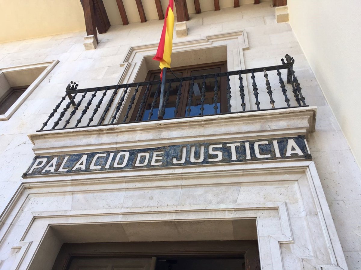 Juicio suspendido contra el exdirector de la UNED de Cuenca y el fundador de True Spanish Experience