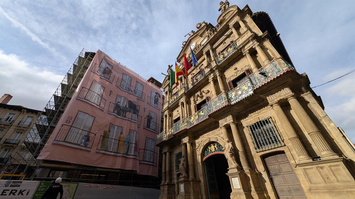 El Ayuntamiento revestirá las obras de Casa Seminario con lonas que simulan su fachada y